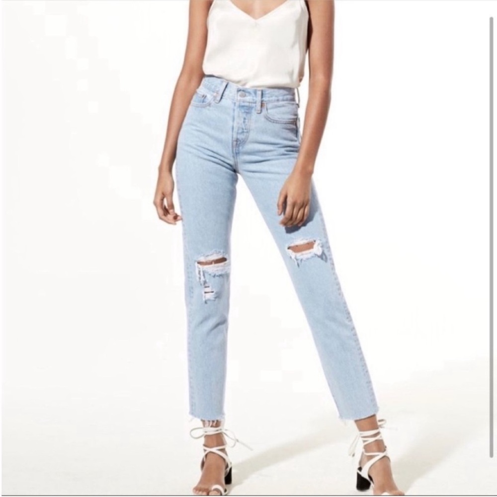 Levi’s 501 Jeans Light Blue Size 25 Distressed Knee